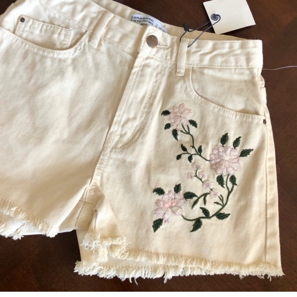 ZARA BASICS CREAM SHORTS WITH FLORAL EMBROIDERY - Picture 4 of 8
